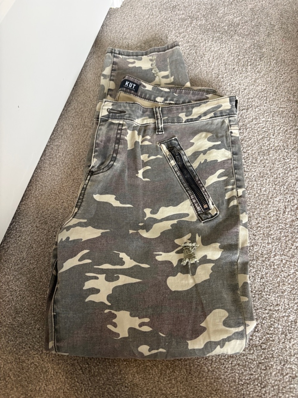 Kut from the Kloth Camo Connie pants